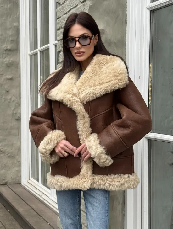 Коричневая женская дубленка с воротником «Челси» из овчины тиградо