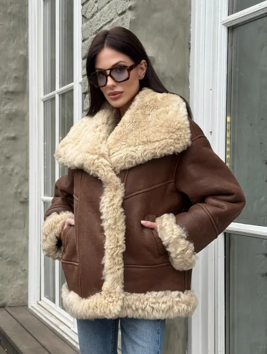 Коричневая женская дубленка с воротником «Челси» из овчины тиградо