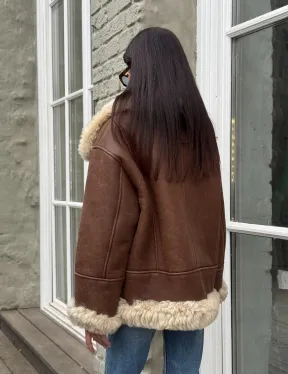 Коричневая женская дубленка с воротником «Челси» из овчины тиградо