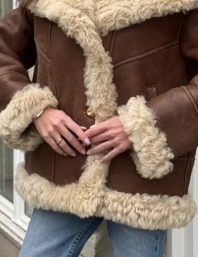 Коричневая женская дубленка с воротником «Челси» из овчины тиградо