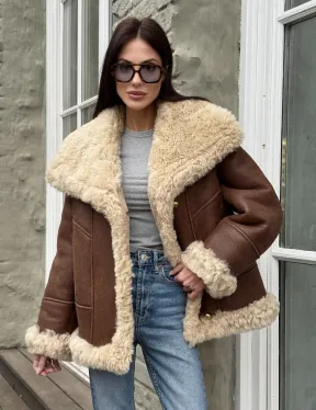 Коричневая женская дубленка с воротником «Челси» из овчины тиградо