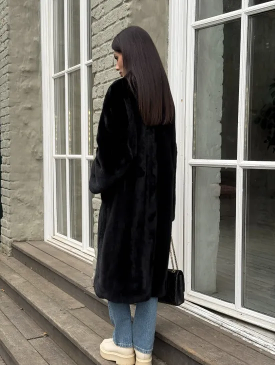 Шуба из норки Black в классической выкладке с воротником стойка-шаль