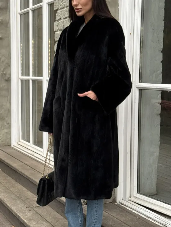 Шуба из норки Black в классической выкладке с воротником стойка-шаль