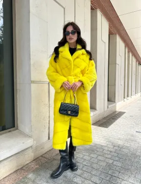 Шуба из меха норки в лимонном цвете