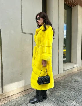 Шуба из меха норки в лимонном цвете