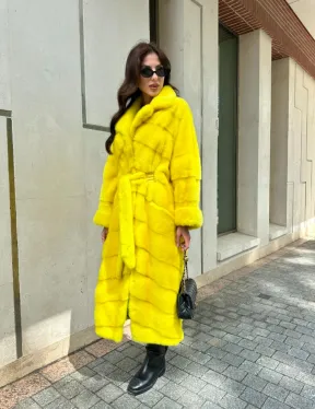 Шуба из меха норки в лимонном цвете