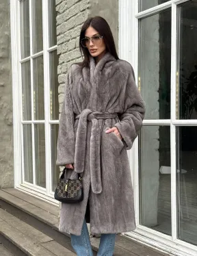 Шуба из скандинавской норки «Грей»  с V-образным воротником и внутренней резинкой на талии