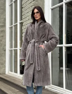 Шуба из скандинавской норки «Грей»  с V-образным воротником и внутренней резинкой на талии