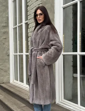 Шуба из скандинавской норки «Грей»  с V-образным воротником и внутренней резинкой на талии