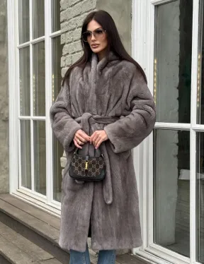 Шуба из скандинавской норки «Грей»  с V-образным воротником и внутренней резинкой на талии