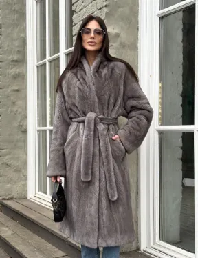 Шуба из скандинавской норки «Грей»  с V-образным воротником и внутренней резинкой на талии