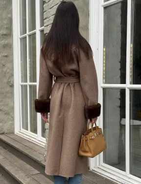 Демисезонное пальто - халат с отделкой из меха норки