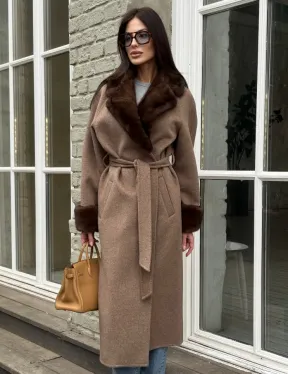 Демисезонное пальто - халат с отделкой из меха норки