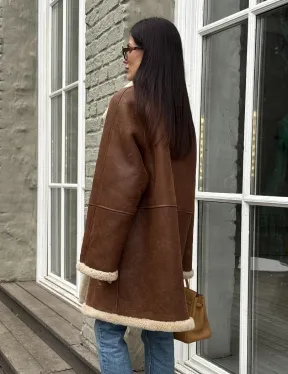 Удлиненная женская дубленка из меха мериноса на пуговицах
