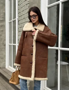 Удлиненная женская дубленка из меха мериноса на пуговицах