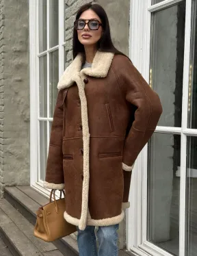 Удлиненная женская дубленка из меха мериноса на пуговицах