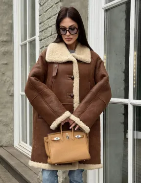 Удлиненная женская дубленка из меха мериноса на пуговицах