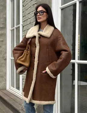 Удлиненная женская дубленка из меха мериноса на пуговицах