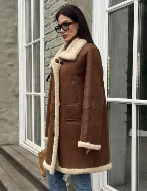 Удлиненная женская дубленка из меха мериноса на пуговицах
