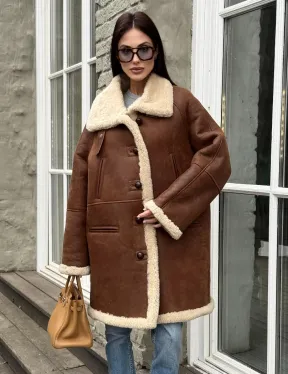Удлиненная женская дубленка из меха мериноса на пуговицах