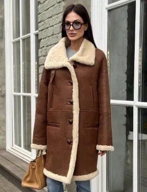 Удлиненная женская дубленка из меха мериноса на пуговицах