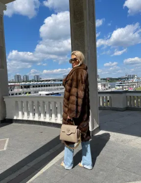 Удлиненная норковая шуба в цвете соболь