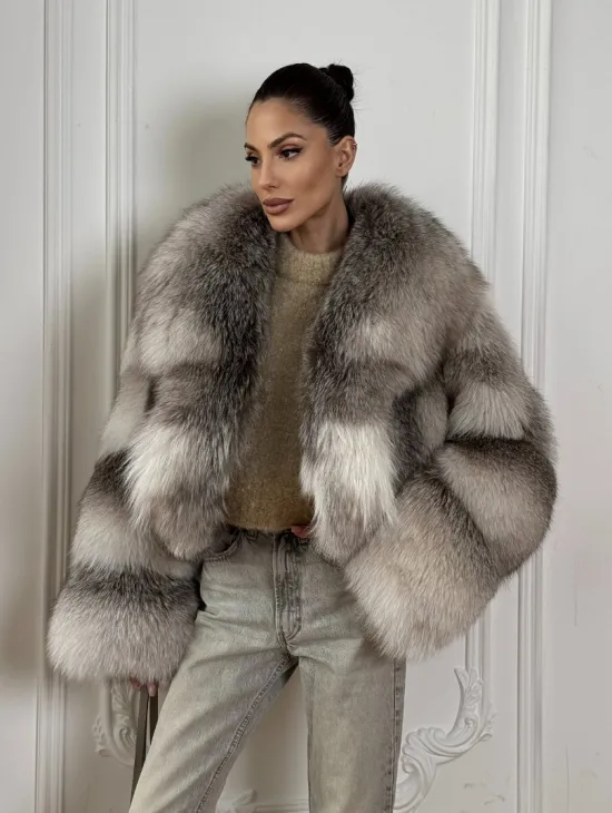 Женская короткая меховая куртка - шуба из натурального лисьего меха