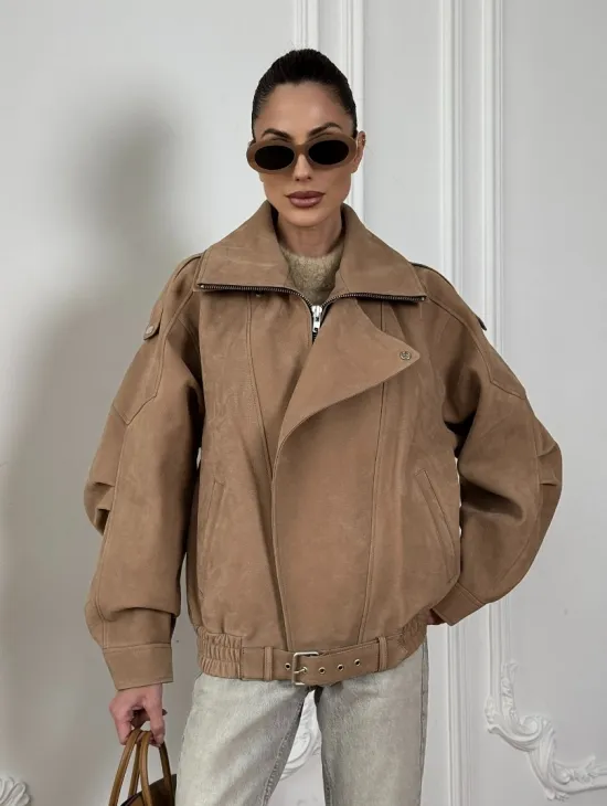 Женский замшевый бомбер из натуральной кожи «Creamy»  с двойным воротником - оверсайз