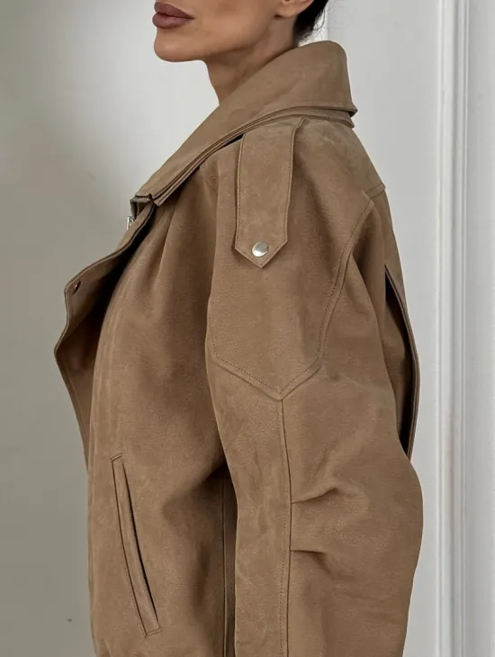 Женский замшевый бомбер из натуральной кожи «Creamy»  с двойным воротником - оверсайз