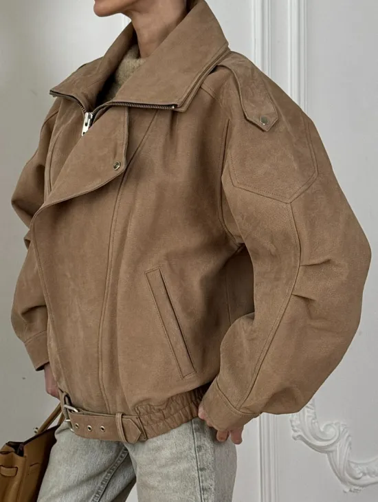 Женский замшевый бомбер из натуральной кожи «Creamy»  с двойным воротником - оверсайз