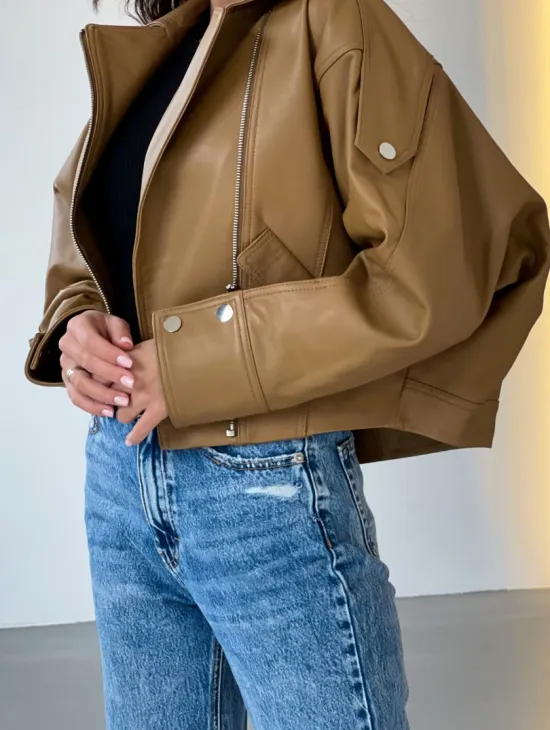 Модная короткая женская курточка в цветет кэмел