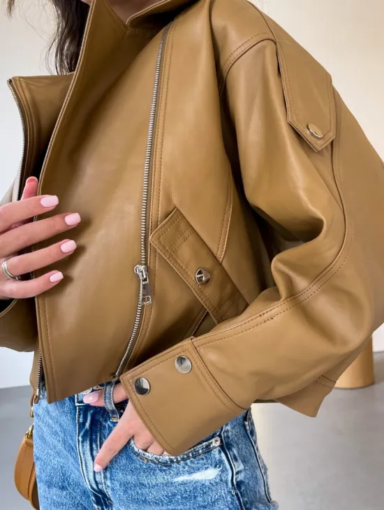 Модная короткая женская курточка в цветет кэмел