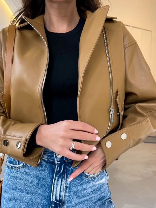 Модная короткая женская курточка в цветет кэмел