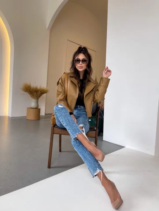 Модная короткая женская курточка в цветет кэмел