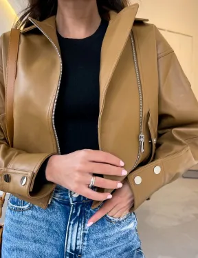 Модная короткая женская курточка в цветет кэмел