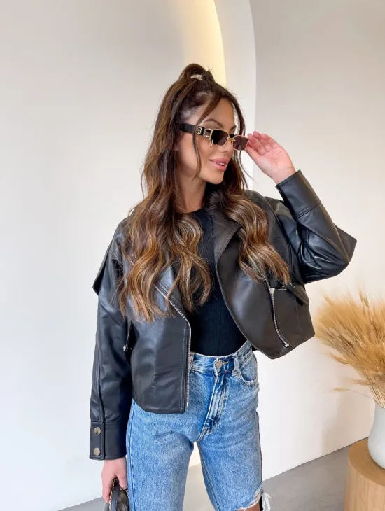 Черная кроп - курточка из натуральной кожи BLACK