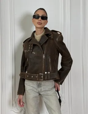 Коричневая куртка- косуха из натуральной винтажной кожи с отложным воротником и молниями на плечах