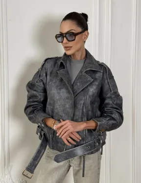 Женская косуха оверсайз из натуральной кожи с потертостями в стиле 