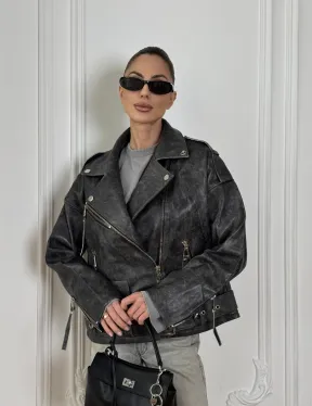 Косуха из натуральной серой кожи с эффектом винтажа и декоративными кнопками по краям воротника