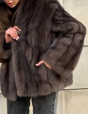 Стильный жакет - полушубок из куницы с V-образным воротником