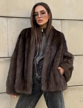 Стильный жакет - полушубок из куницы с V-образным воротником
