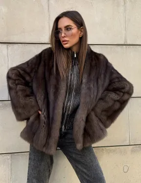 Стильный жакет - полушубок из куницы с V-образным воротником