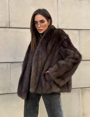 Стильный жакет - полушубок из куницы с V-образным воротником