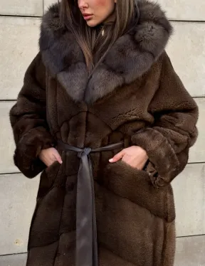 Шуба из плюшевой норки Velvet с капюшоном из меха куницы, средней длины