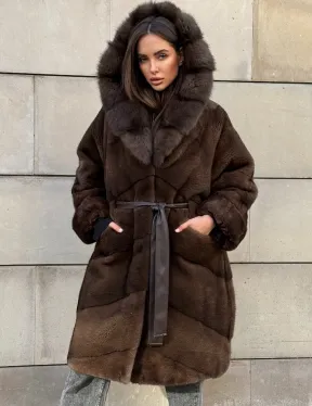 Шуба из плюшевой норки Velvet с капюшоном из меха куницы, средней длины