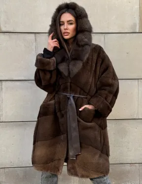 Шуба из плюшевой норки Velvet с капюшоном из меха куницы, средней длины