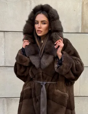 Шуба из плюшевой норки Velvet с капюшоном из меха куницы, средней длины