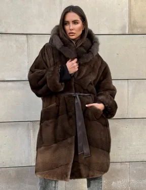 Шуба из плюшевой норки Velvet с капюшоном из меха куницы, средней длины