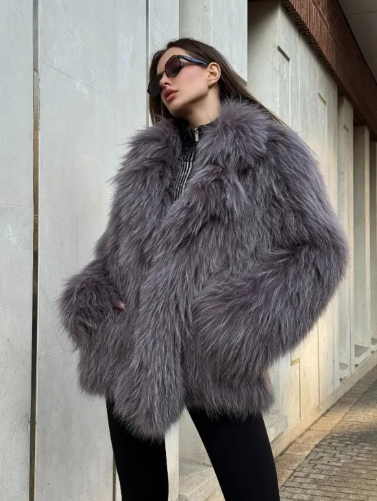 Шуба из меха енота с английским воротником цвет - лаванда