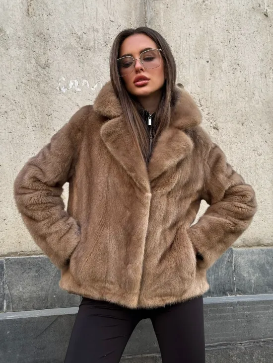 Короткий норковый жакет с английским воротником цвет пастель